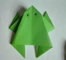 纸折青蛙的折纸方法
